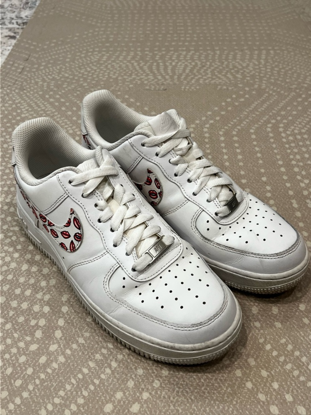 Nike Air Force 1 Low White Red Lips Women’s Sneakers Size 9.5